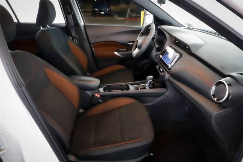 2024 Nissan Kicks SR