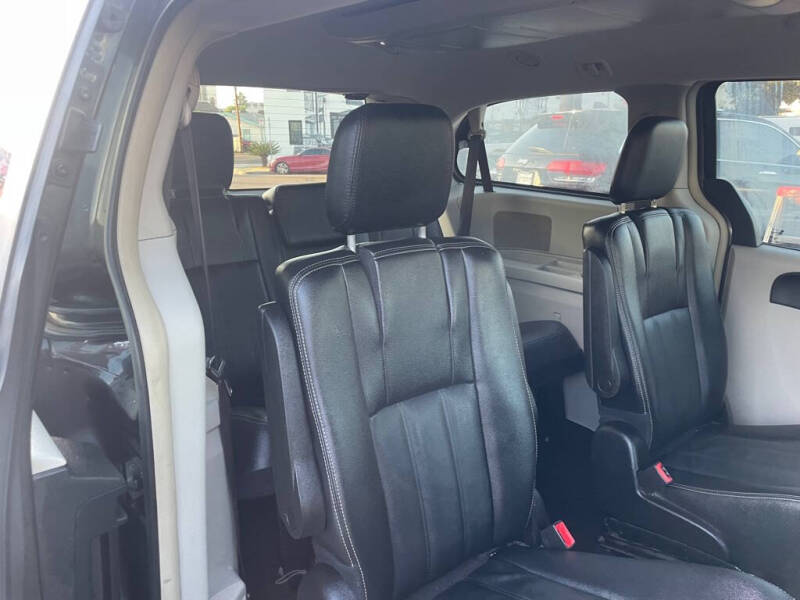 2016 Chrysler Town and Country Touring