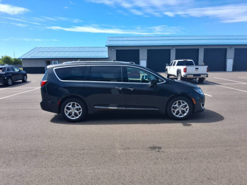 2017 Chrysler Pacifica Touring-L Plus