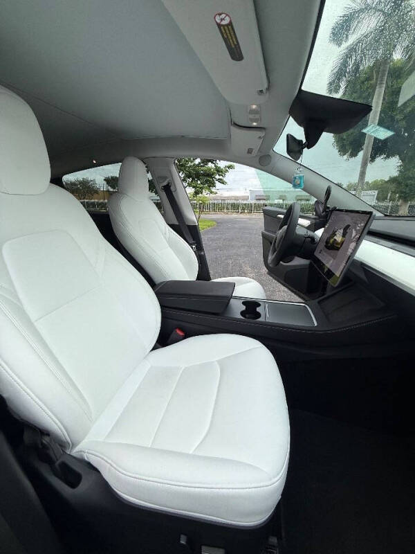 2025 Tesla Model Y Long Range