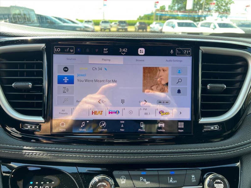 2027 Chrysler Pacifica Limited