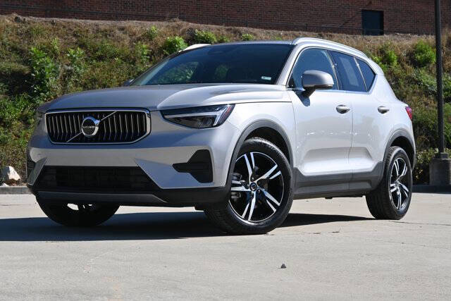 2025 Volvo XC40 B5 Core Bright Theme
