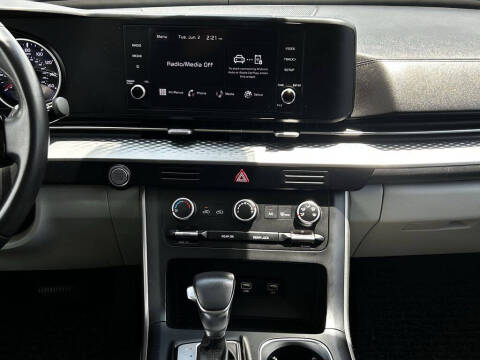 2023 Kia Carnival LX