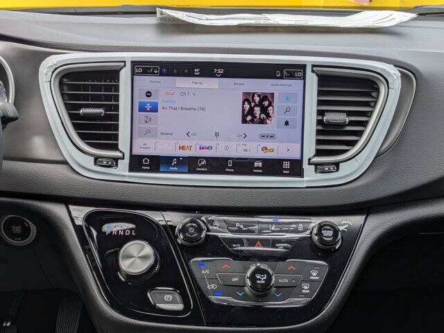 2026 Chrysler Voyager LX