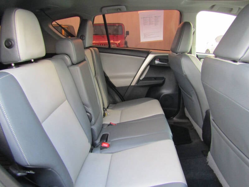 2015 Toyota RAV4 null photo 16