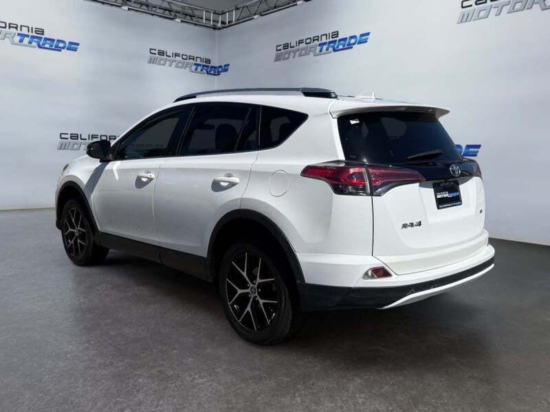 2017 Toyota RAV4 SE