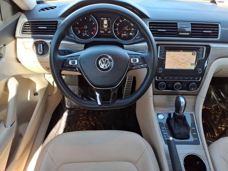 2018 Volkswagen Passat 2.0T SEL Premium