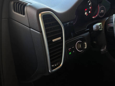 2023 Porsche Cayenne Coupe Platinum Edition