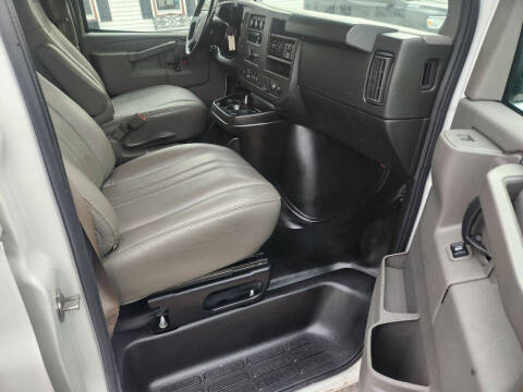 2022 Chevrolet Express 2500