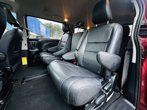 2015 Toyota Sienna SE 8-Passenger