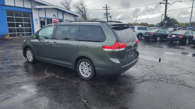 2013 Toyota Sienna XLE photo 5