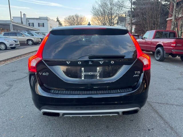 2015 Volvo V60 Cross Country T5