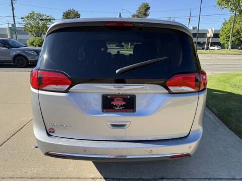 2017 Chrysler Pacifica Touring-L