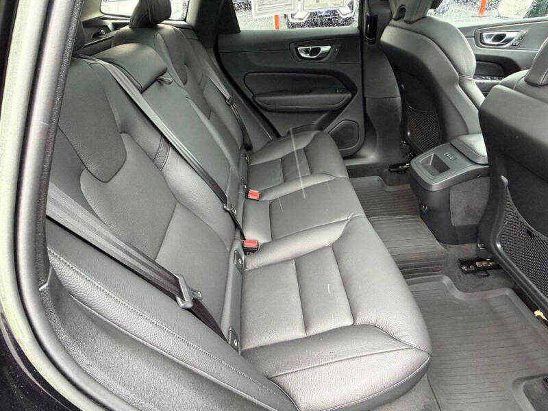 2023 Volvo XC60 B5 Plus Dark Theme