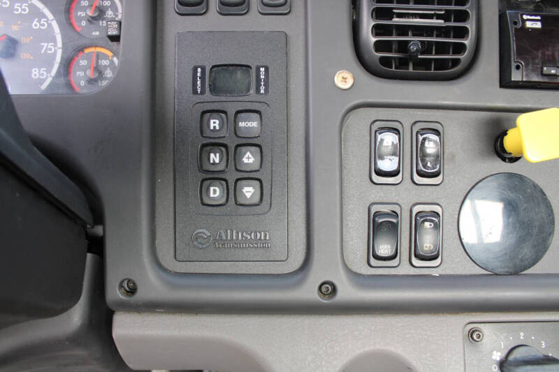 2018 Freightliner M2 106