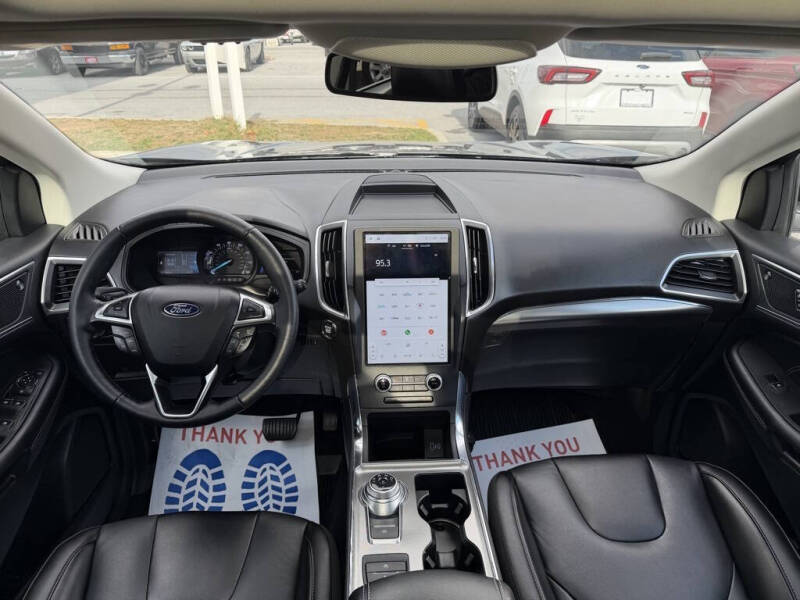 2022 Ford Edge Titanium