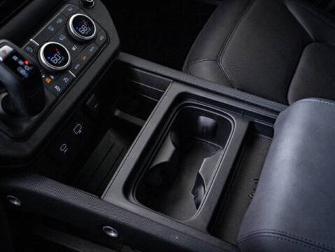 2024 Land Rover Defender 130 P400 Outbound