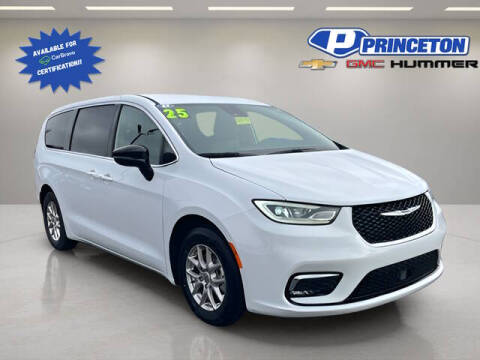 2025 Chrysler Pacifica Select
