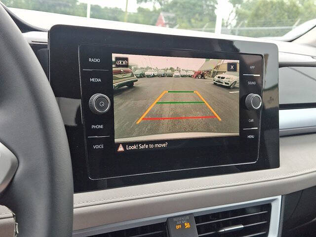 2025 Volkswagen Taos SE 4Motion