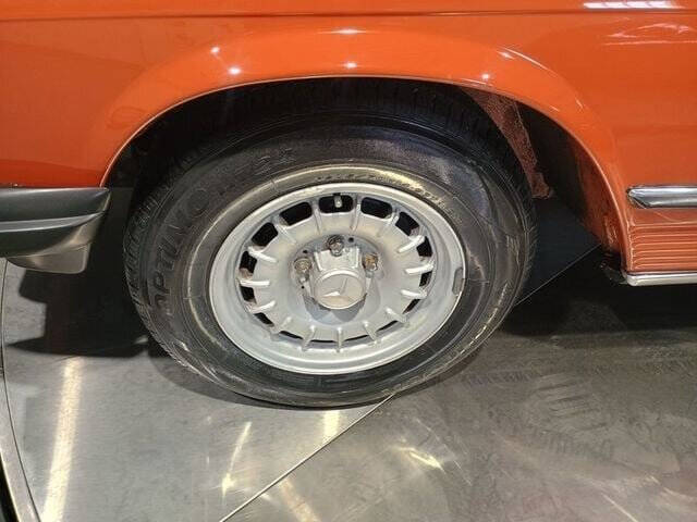 1982 Mercedes-Benz 380-Class 37