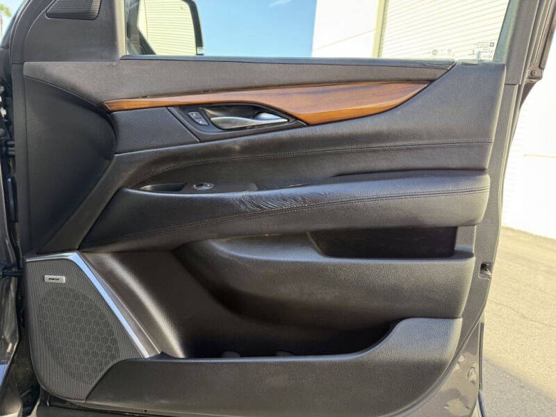 2016 Cadillac Escalade Luxury Collection