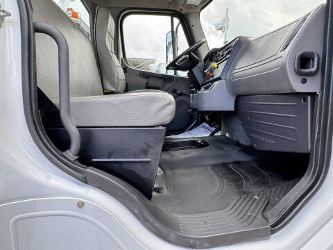 2020 Freightliner M2 106