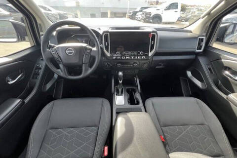 2025 Nissan Frontier SV