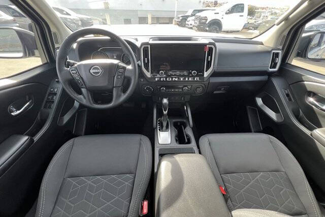 2025 Nissan Frontier SV