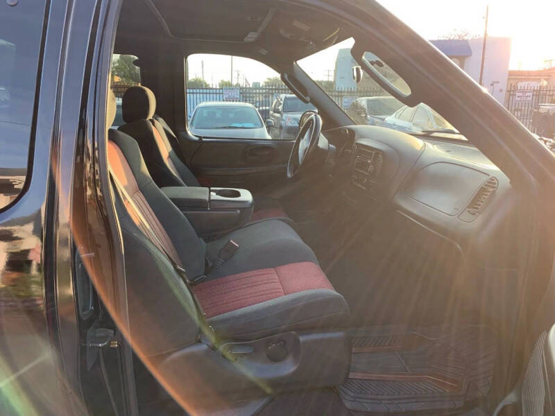 2003 Ford F-150 Lariat