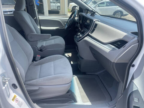 2015 Toyota Sienna LE Mobility 7-Passenger