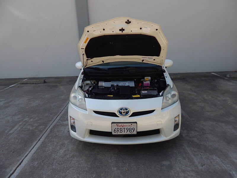 2010 Toyota Prius III