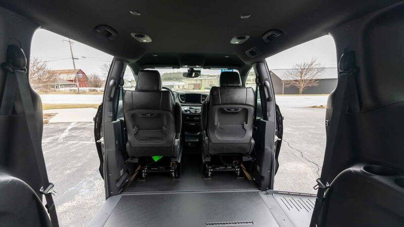 2025 Chrysler Pacifica Select
