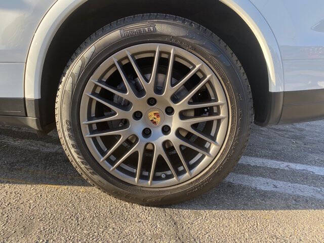 2017 Porsche Cayenne Platinum Edition