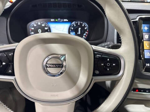 2022 Volvo XC90 T5 Momentum