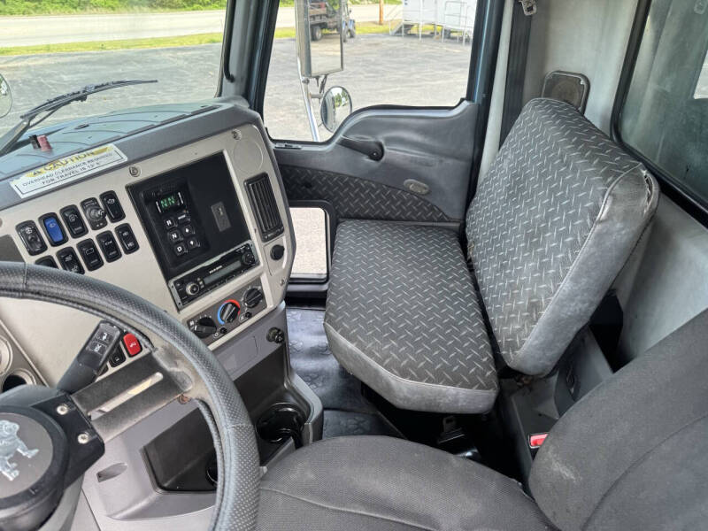 2013 Mack Granite