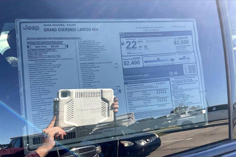 2025 Jeep Grand Cherokee Laredo