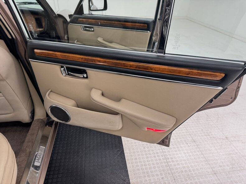 1986 Jaguar XJ-Series XJ6 Vanden Plas