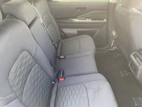 2025 Nissan Pathfinder S