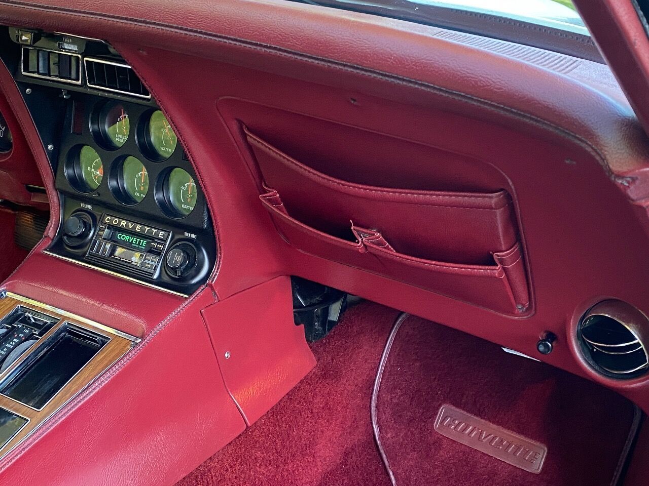 1975 Chevrolet Corvette 37