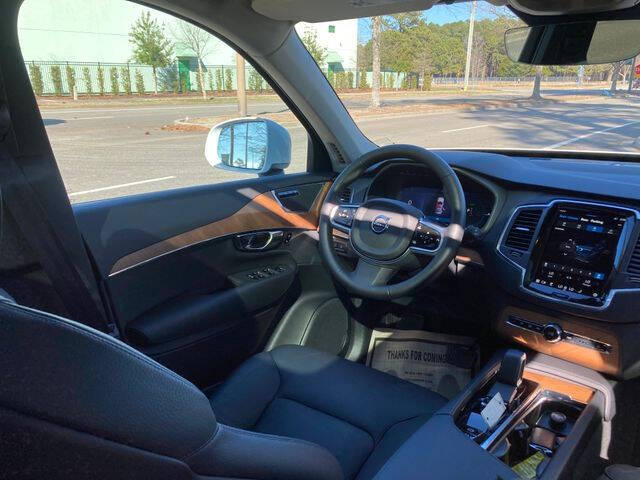 2025 Volvo XC90 T8 Core Bright Theme