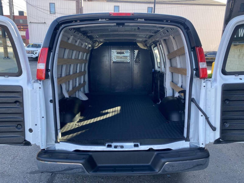 2025 GMC Savana 2500
