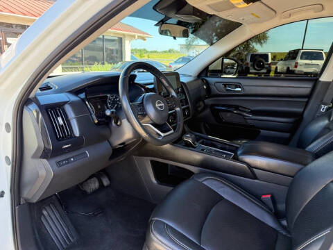 2022 Nissan Pathfinder SV