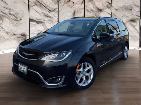 2017 Chrysler Pacifica Touring-L Plus