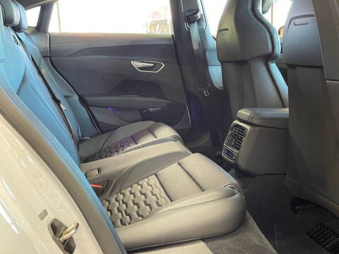 2023 Audi e-tron GT quattro Premium Plus