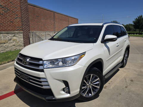 2017 Toyota Highlander for sale at AUTO DIRECT in Houston TX