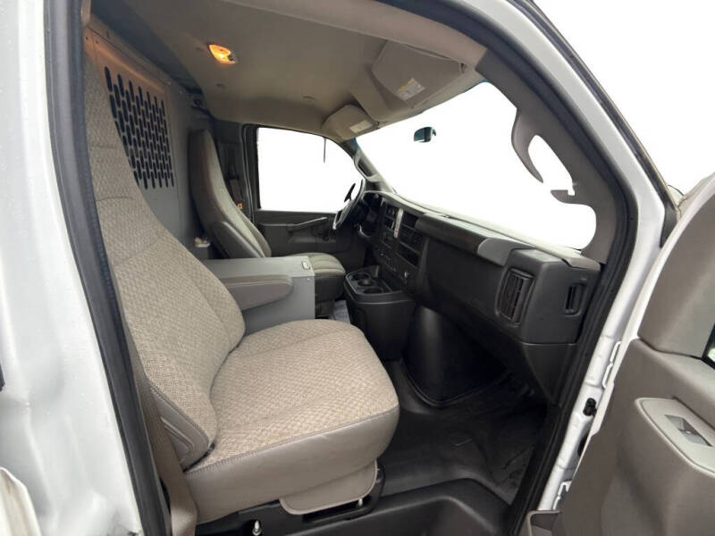 2022 Chevrolet Express 2500