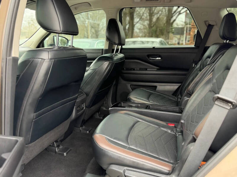 2023 Nissan Pathfinder Platinum