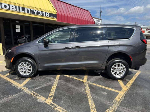 2022 Chrysler Voyager LX