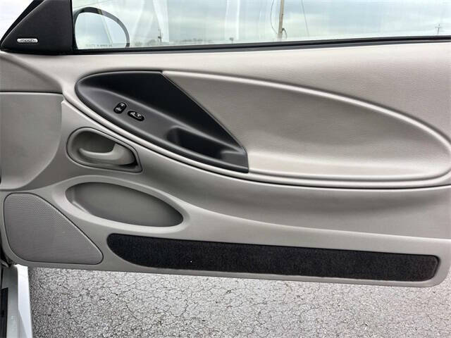 2002 Ford Mustang GT Deluxe