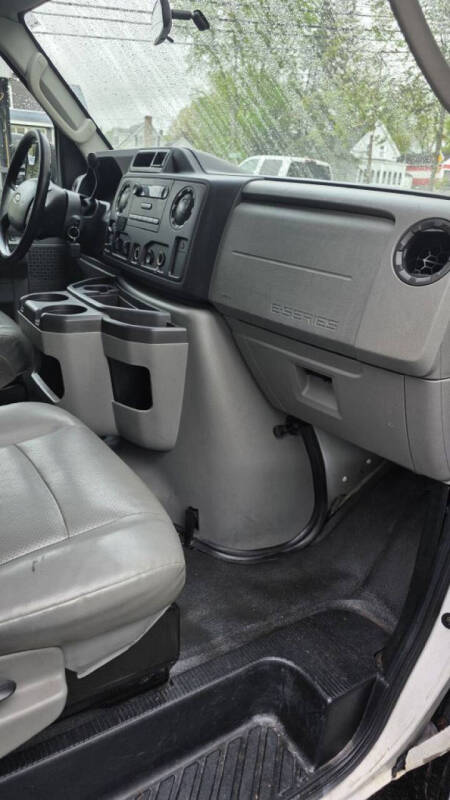 2011 Ford E-Series E-250